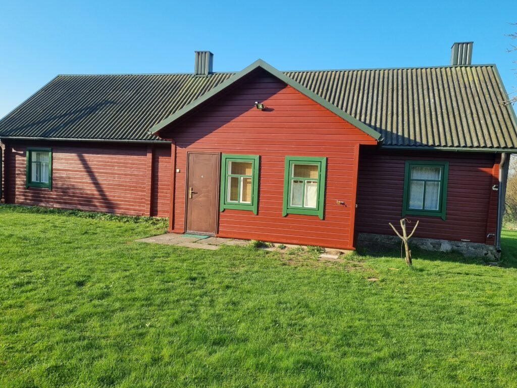 Fasadas po pilno dažymo darbų -
tvarkingas ir spalvingas