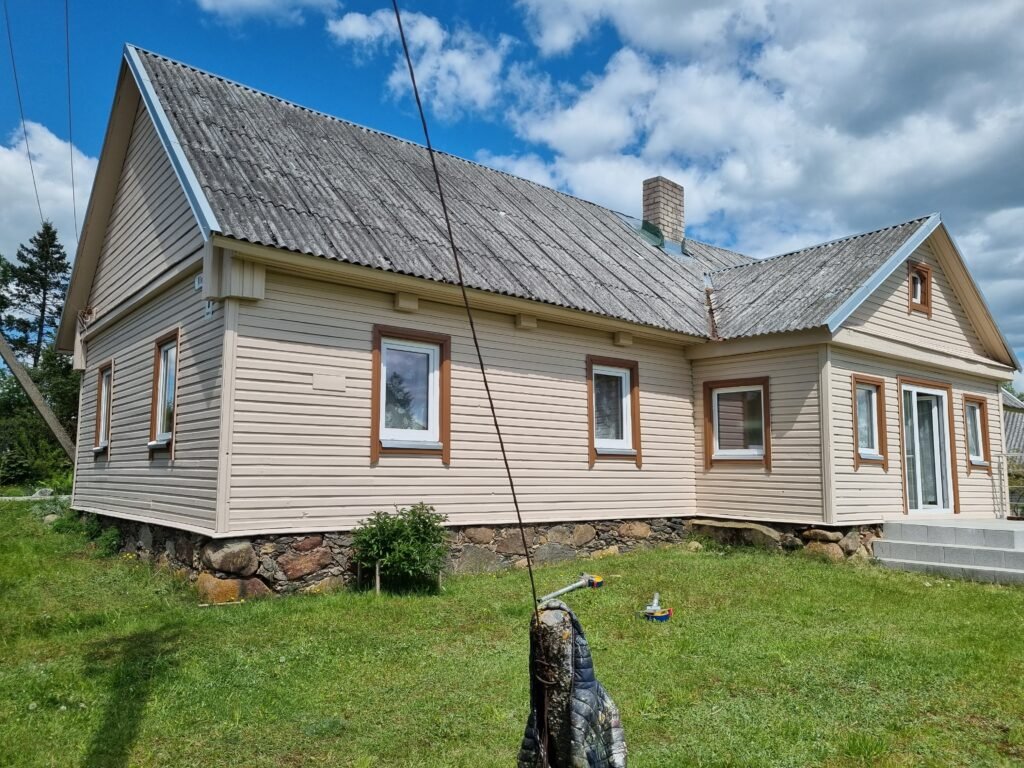 Fasadas po paruošiamųjų darbų ir dažymo darbų - tolygus ir estetiškas