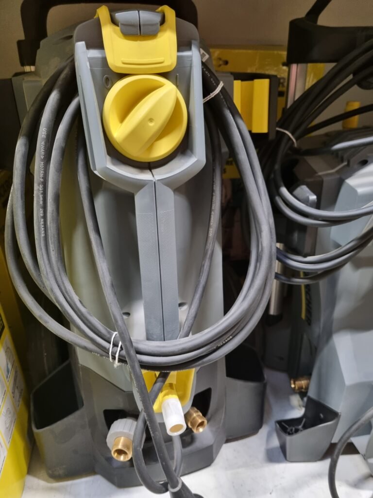 Aukšto slėgio plovimo aparatas medienai plauti