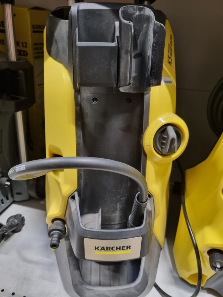 Aukšto slėgio plovimo įrenginys ,,Karcher'' medinio fasado priežiūrai