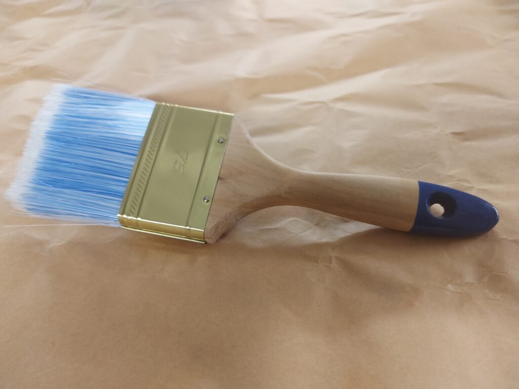 Teptukas, skirtas medinių namų fasadų
dažymui ir kruopščiam dažų padengimui