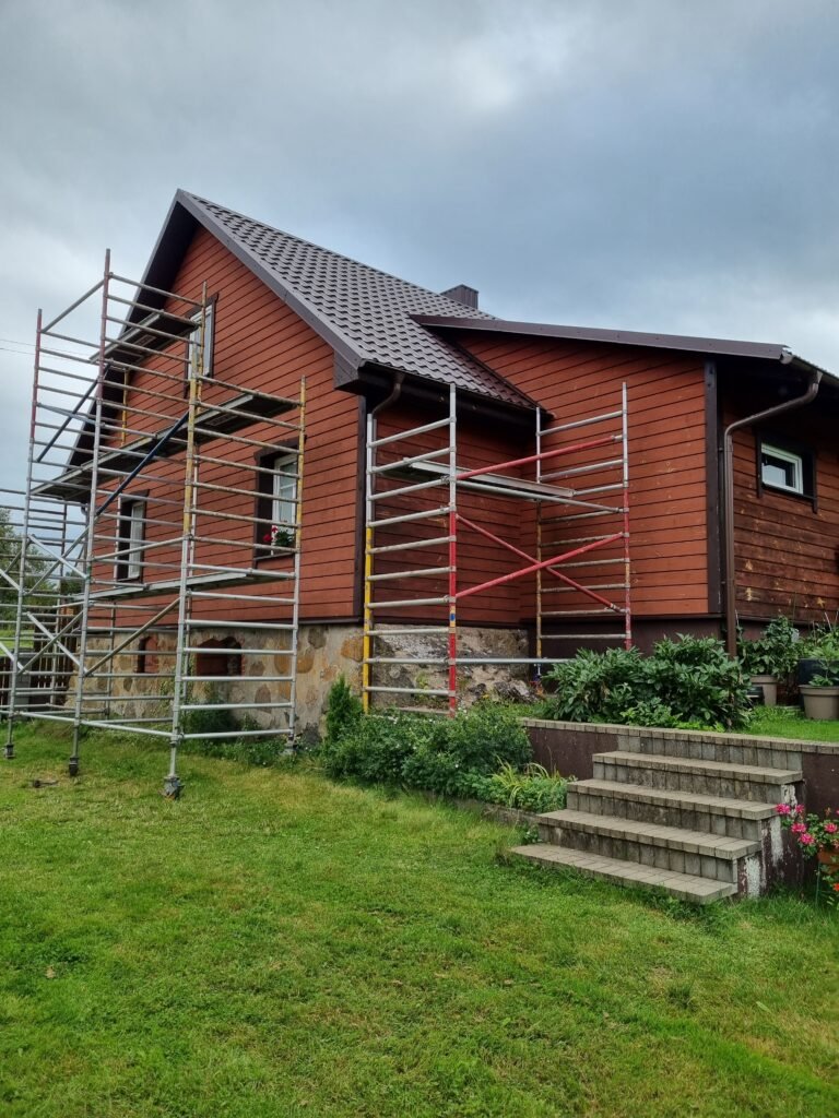 Medinis namas prieš atnaujinimą – apsauga susilpnėjusi, spalva praradusi vientisumą